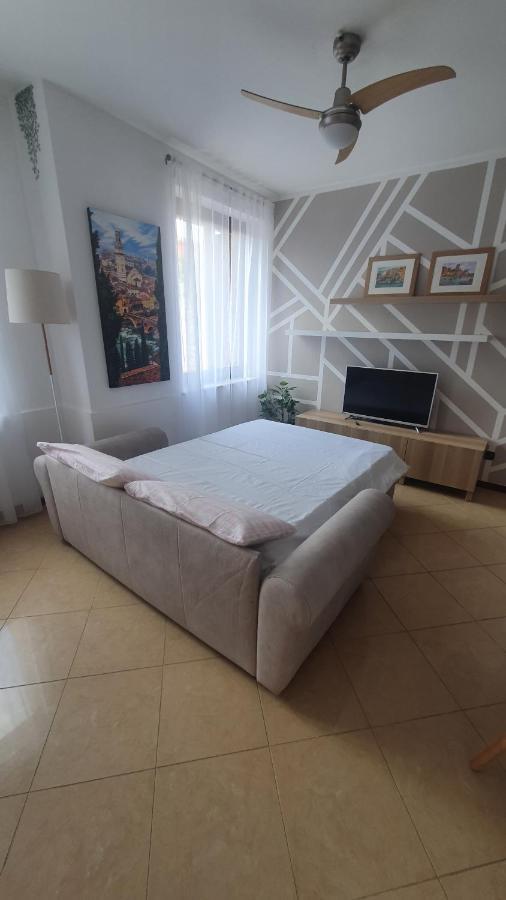 Appartamento A Verona E Parcheggio Nella Proprieta Buitenkant foto